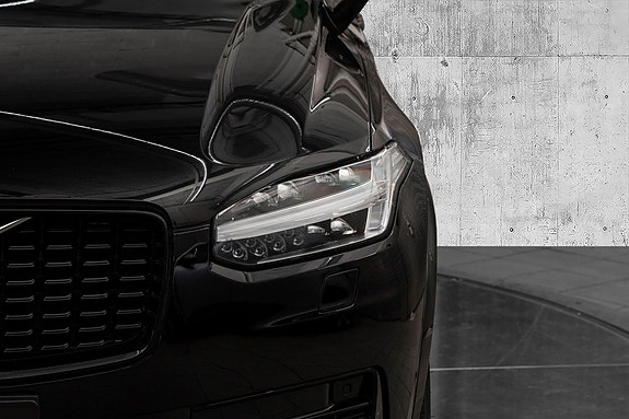 Volvo XC90 5 of 30
