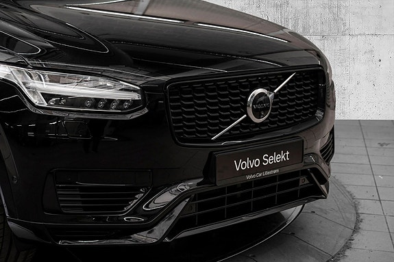 Volvo XC90 3 of 30