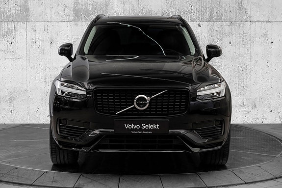 Volvo XC90 4 of 30