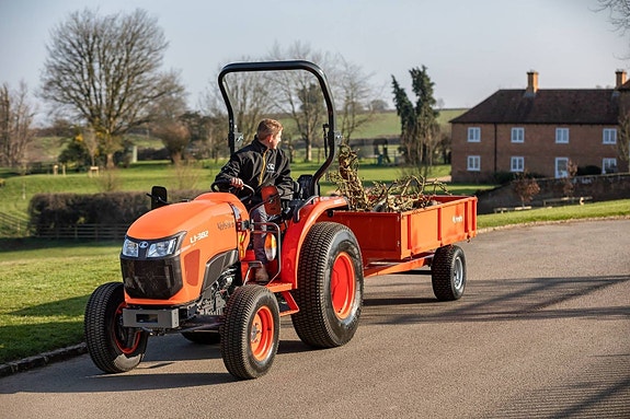 Kubota L1-382 HST 7 of 13