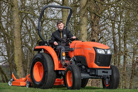 Kubota L1-382 HST 13 of 13