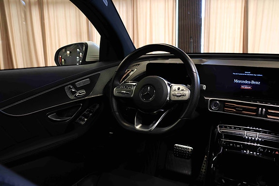 Mercedes-Benz EQC400 17 of 30