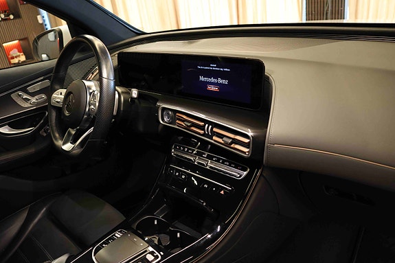 Mercedes-Benz EQC400 12 of 30