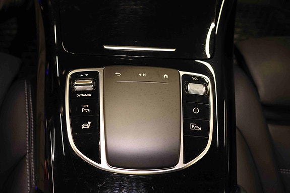 Mercedes-Benz EQC400 27 of 30