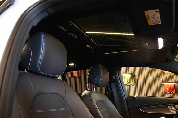 Mercedes-Benz EQC400 13 of 30