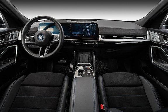 BMW iX2 10 of 30
