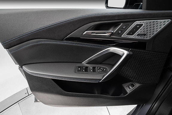 BMW iX2 25 of 30