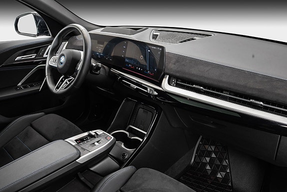 BMW iX2 13 of 30