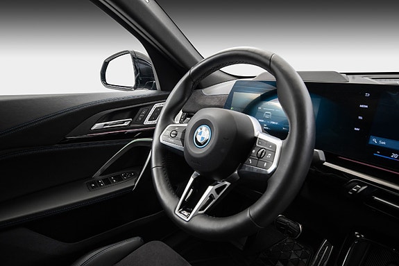 BMW iX2 14 of 30