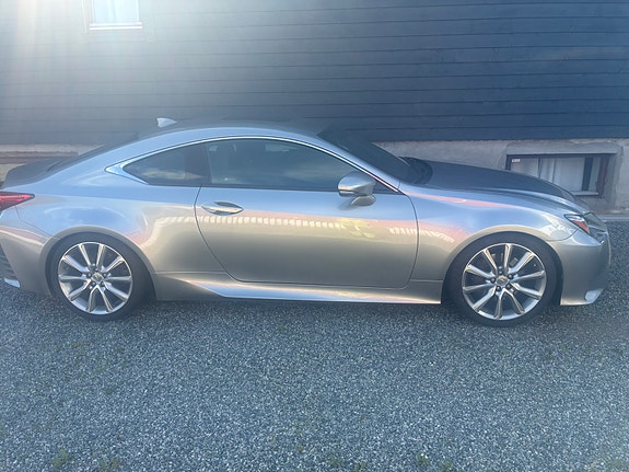 Lexus RC300h 2 of 6