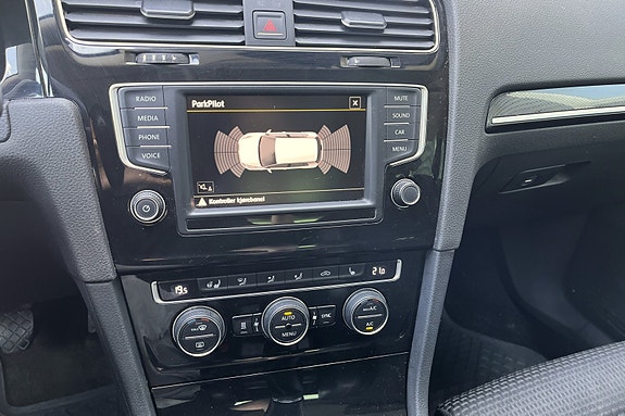 Volkswagen Golf VII 14 of 20