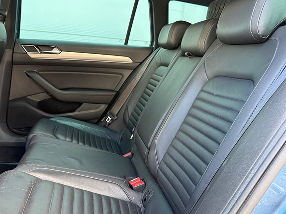 Volkswagen Passat Alltrack 29 of 30