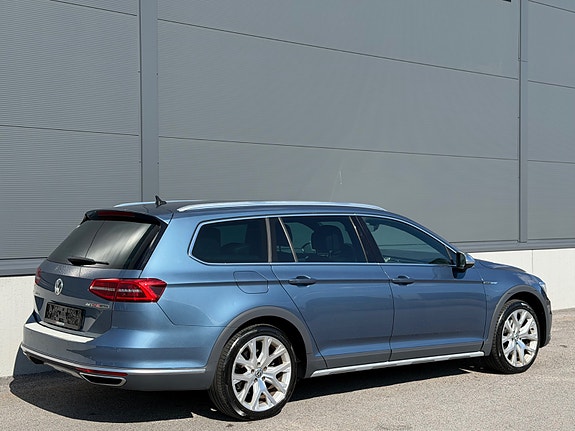 Volkswagen Passat Alltrack 9 of 30