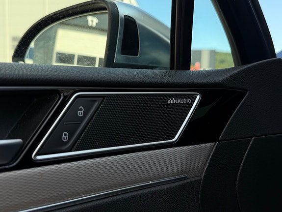 Volkswagen Passat Alltrack 22 of 30