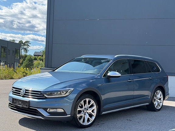 Volkswagen Passat Alltrack 2 of 30
