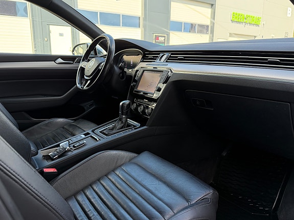 Volkswagen Passat Alltrack 25 of 30