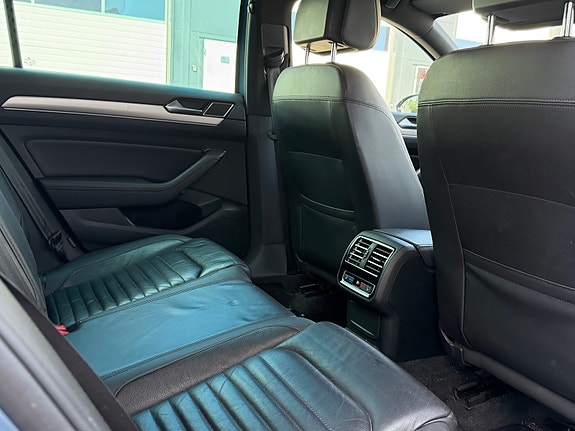 Volkswagen Passat Alltrack 27 of 30