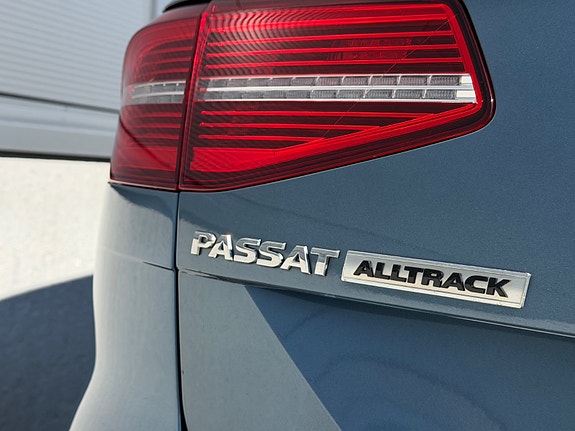 Volkswagen Passat Alltrack 14 of 30