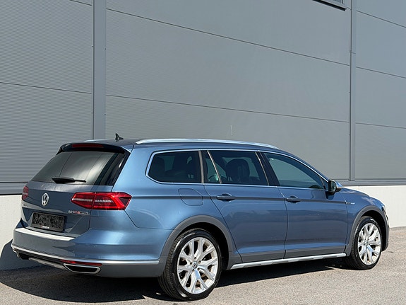 Volkswagen Passat Alltrack 10 of 30