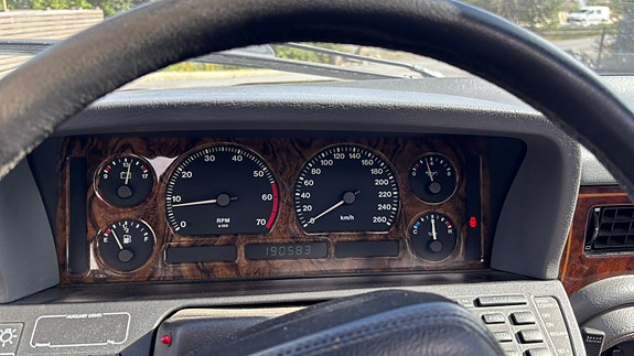 Jaguar XJ 15 of 30