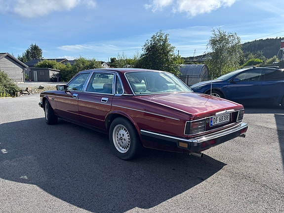 Jaguar XJ 6 of 30