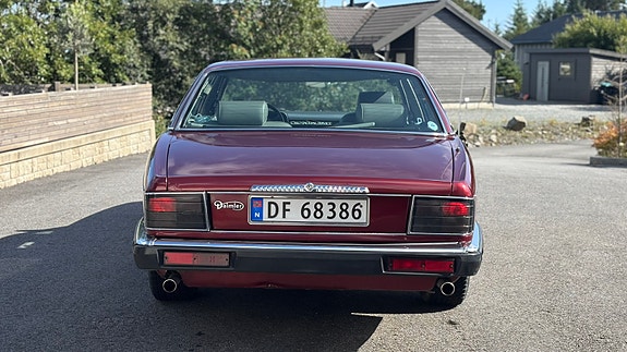 Jaguar XJ 9 of 30