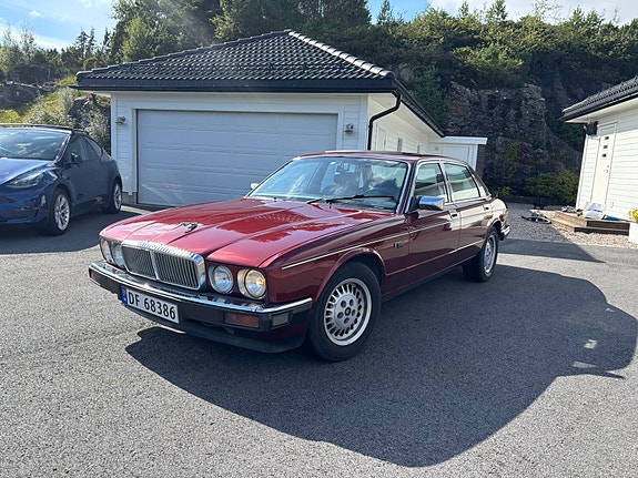 Jaguar XJ 5 of 30