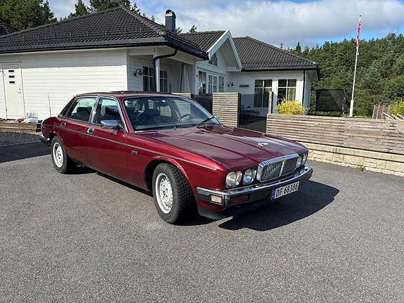 Jaguar XJ 4 of 30