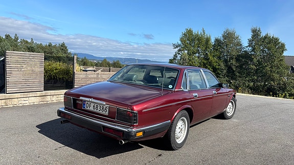 Jaguar XJ 7 of 30