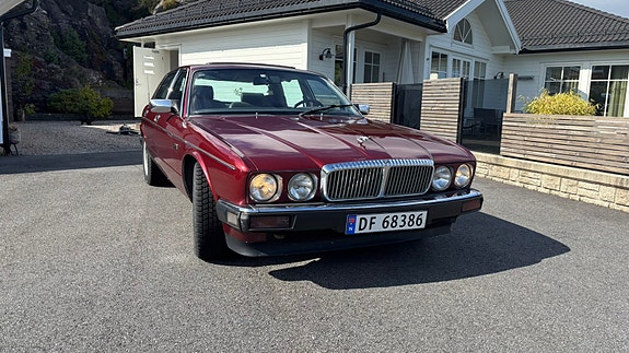 Jaguar XJ 3 of 30
