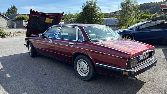 Jaguar XJ 30 of 30