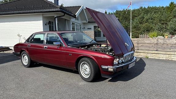 Jaguar XJ 28 of 30