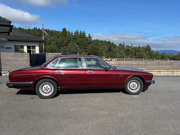 Jaguar XJ 8 of 30