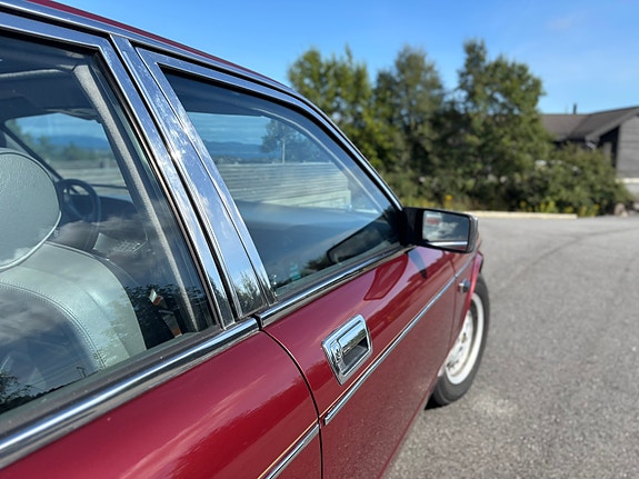 Jaguar XJ 23 of 30