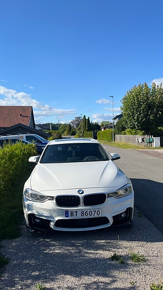 BMW 328i 2 of 13