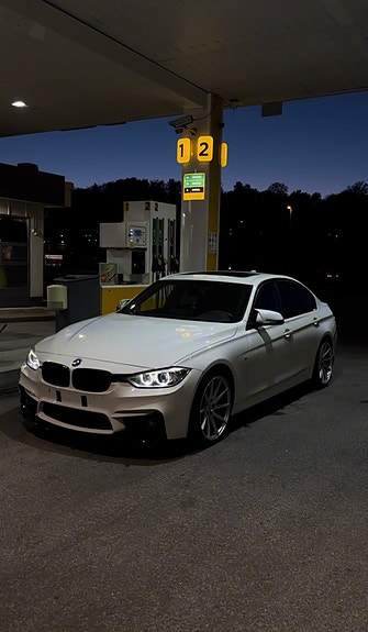 BMW 328i 11 of 13