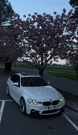 BMW 328i 9 of 13