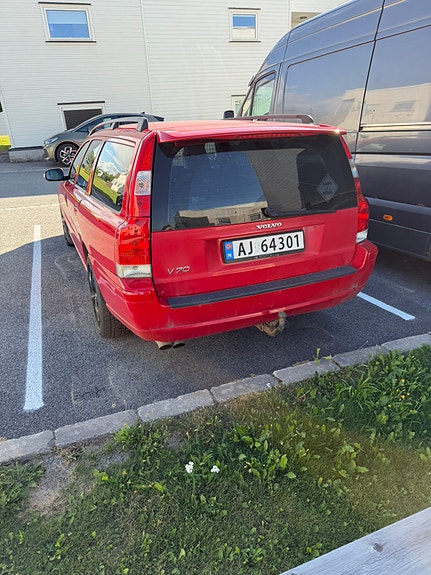 Volvo V70 2 of 5