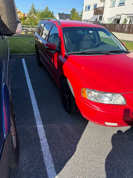 Volvo V70 3 of 5