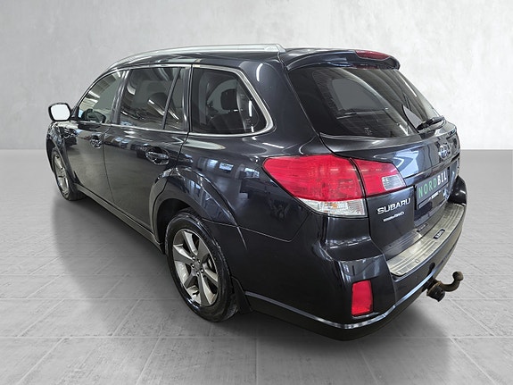 Subaru Legacy 8 of 30