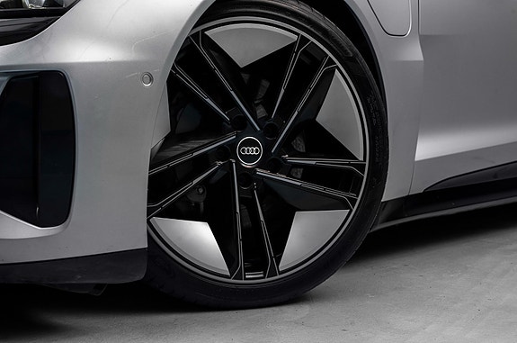 Audi e-tron GT 9 of 30