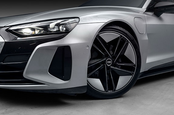 Audi e-tron GT 10 of 30
