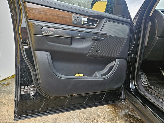 Land Rover Range Rover 9 of 23
