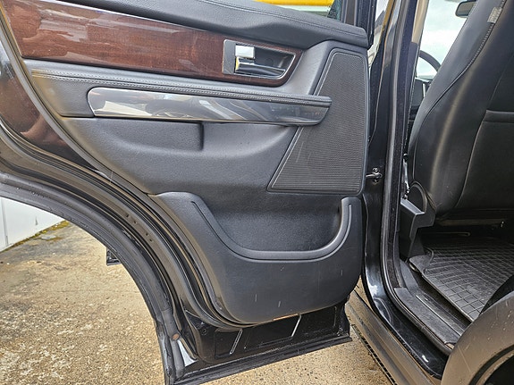 Land Rover Range Rover 12 of 23