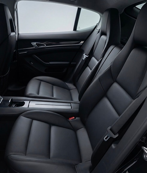Porsche Panamera 4 5 of 6