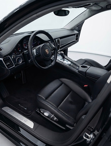 Porsche Panamera 4 4 of 6