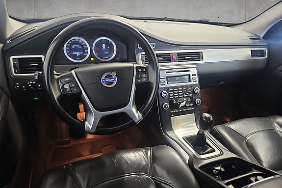 Volvo V70 13 of 29