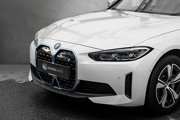 BMW i4 2 of 27