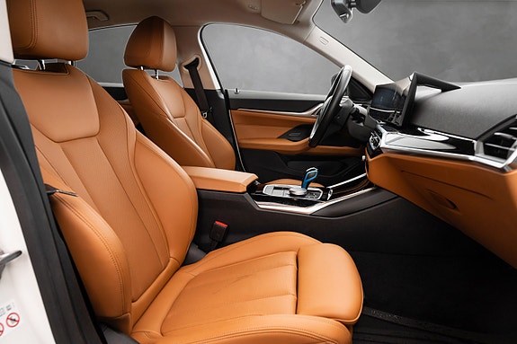 BMW i4 12 of 27
