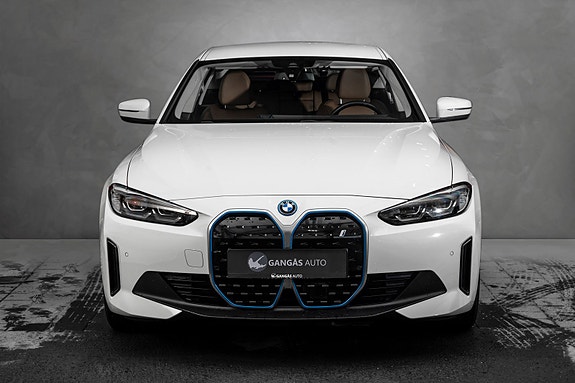 BMW i4 3 of 27